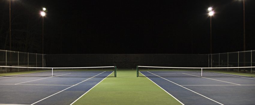 Terrain tennis avec éclairage